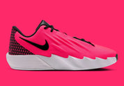 Nike Ja Twelve Time Solar rouge avec détails noirs et bleu clair, tige moulée et semelle basketball pensée pour les changements de direction.