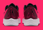 Nike Ja Twelve Time Solar rouge avec détails noirs et bleu clair, tige moulée et semelle basketball pensée pour les changements de direction.