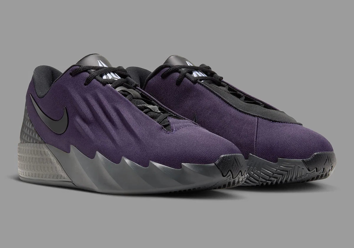 Nike Ja Twelve Time Nightmare violette et noire avec tige moulée, semelle basketball et détails Iron Grey inspirés de Ja Morant.