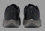 Nike Ja Twelve Time Nightmare violette et noire avec tige moulée, semelle basketball et détails Iron Grey inspirés de Ja Morant.