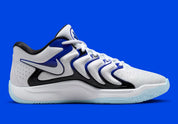 Nike KD 17 Penny avec tige en mesh technique, cage en TPU, amorti Zoom Air à l'avant-pied, Air Strobel sur toute la longueur et détails inspirés de Penny Hardaway.