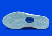 Nike KD 17 Penny avec tige en mesh technique, cage en TPU, amorti Zoom Air à l'avant-pied, Air Strobel sur toute la longueur et détails inspirés de Penny Hardaway.