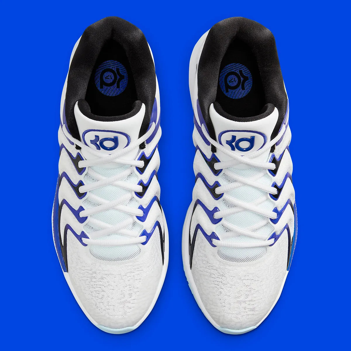 Nike KD 17 Penny avec tige en mesh technique, cage en TPU, amorti Zoom Air à l'avant-pied, Air Strobel sur toute la longueur et détails inspirés de Penny Hardaway.
