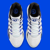 Nike KD 17 Penny avec tige en mesh technique, cage en TPU, amorti Zoom Air à l'avant-pied, Air Strobel sur toute la longueur et détails inspirés de Penny Hardaway.