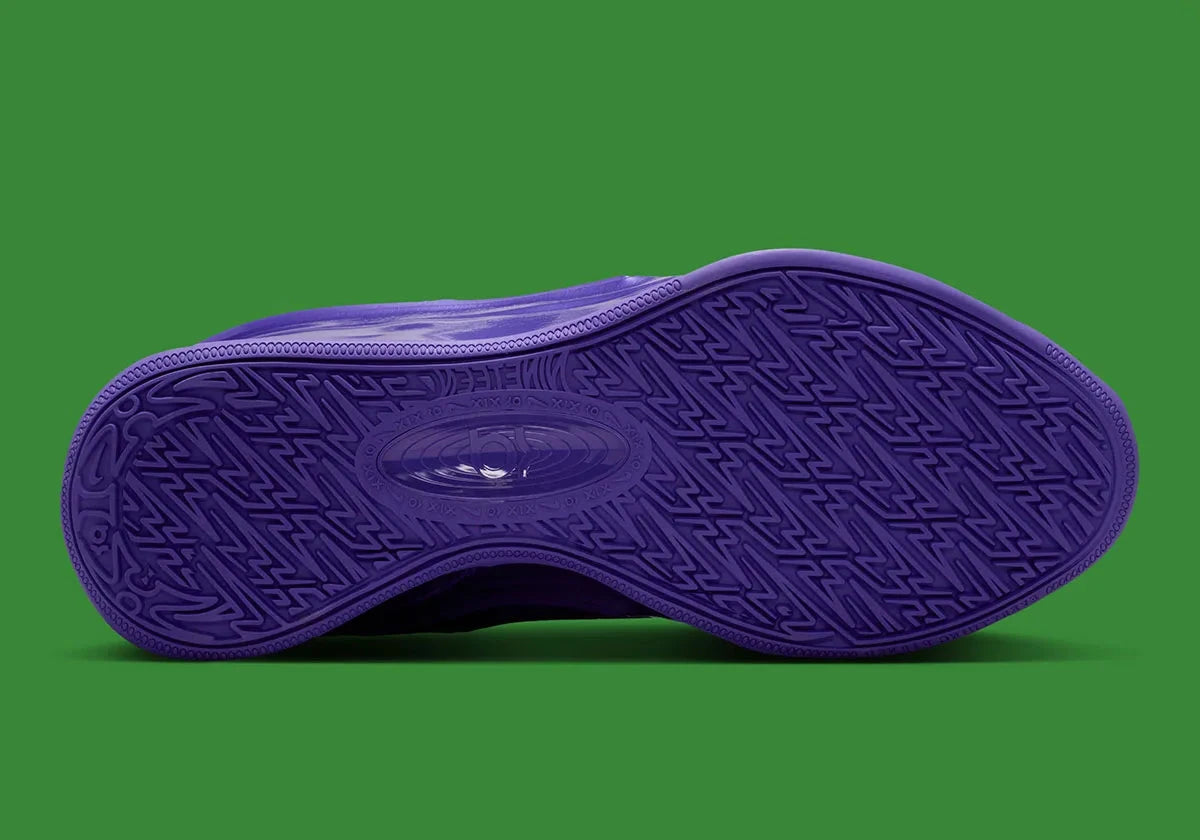 Sneaker Nike KD 19 Field Purple violette avec tige en mesh technique, amorti Zoom Air et design performance basketball moderne. vu sur la semelle