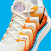 Nike KD 17 Sunrise avec tige en mesh technique aux tons inspirés du lever du soleil, cage en TPU, amorti Zoom Air, Air Strobel et semelle extérieure à traction multidirectionnelle.