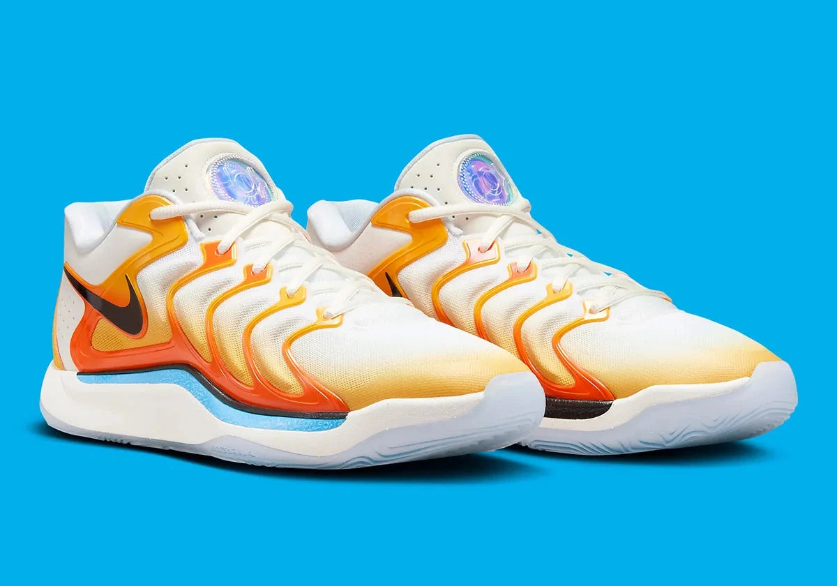 Nike KD 17 Sunrise avec tige en mesh technique aux tons inspirés du lever du soleil, cage en TPU, amorti Zoom Air, Air Strobel et semelle extérieure à traction multidirectionnelle.