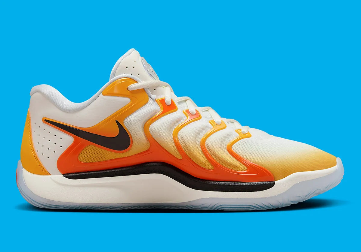 Nike KD 17 Sunrise avec tige en mesh technique aux tons inspirés du lever du soleil, cage en TPU, amorti Zoom Air, Air Strobel et semelle extérieure à traction multidirectionnelle.