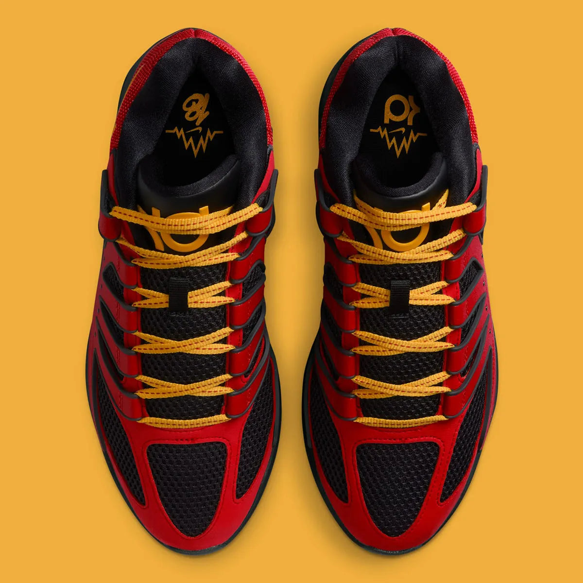 Sneaker de basketball Nike KD 18 Air Bakin en mesh technique multicouche avec amorti Zoom Air et semelle à traction multidirectionnelle.