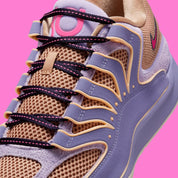 Sneaker de basketball Nike KD 18 B.A.D. en mesh technique avec amorti Zoom Air et semelle à traction multidirectionnelle.