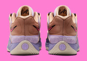 Sneaker de basketball Nike KD 18 B.A.D. en mesh technique avec amorti Zoom Air et semelle à traction multidirectionnelle.