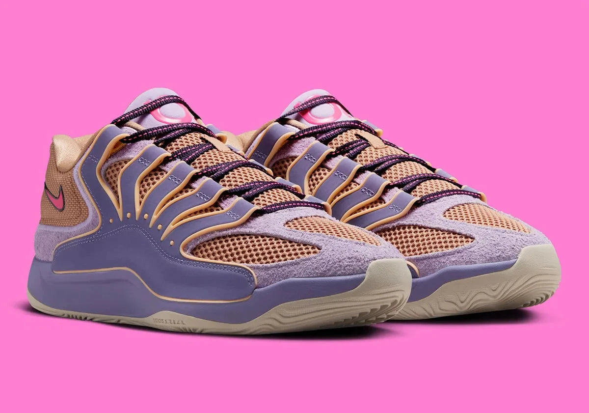 Sneaker de basketball Nike KD 18 B.A.D. en mesh technique avec amorti Zoom Air et semelle à traction multidirectionnelle.
