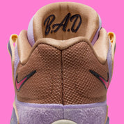 Sneaker de basketball Nike KD 18 B.A.D. en mesh technique avec amorti Zoom Air et semelle à traction multidirectionnelle.