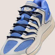 Sneaker de basketball Nike KD 18 Boys & Girls Club en mesh technique multicouche avec amorti Zoom Air et semelle à traction multidirectionnelle.