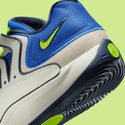 Sneaker de basketball Nike KD 18 Seat Pleasant en mesh technique multicouche avec amorti Zoom Air et semelle à traction multidirectionnelle.