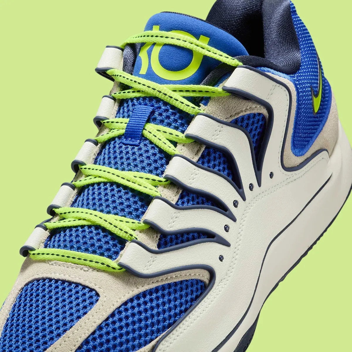 Sneaker de basketball Nike KD 18 Seat Pleasant en mesh technique multicouche avec amorti Zoom Air et semelle à traction multidirectionnelle.