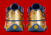 Sneaker de basketball Nike KD 18 Immortalized Pack White Gold Blue Void en mesh technique multicouche avec amorti Zoom Air et semelle à traction multidirectionnelle.