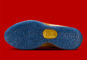 Sneaker de basketball Nike KD 18 Immortalized Pack White Gold Blue Void en mesh technique multicouche avec amorti Zoom Air et semelle à traction multidirectionnelle.
