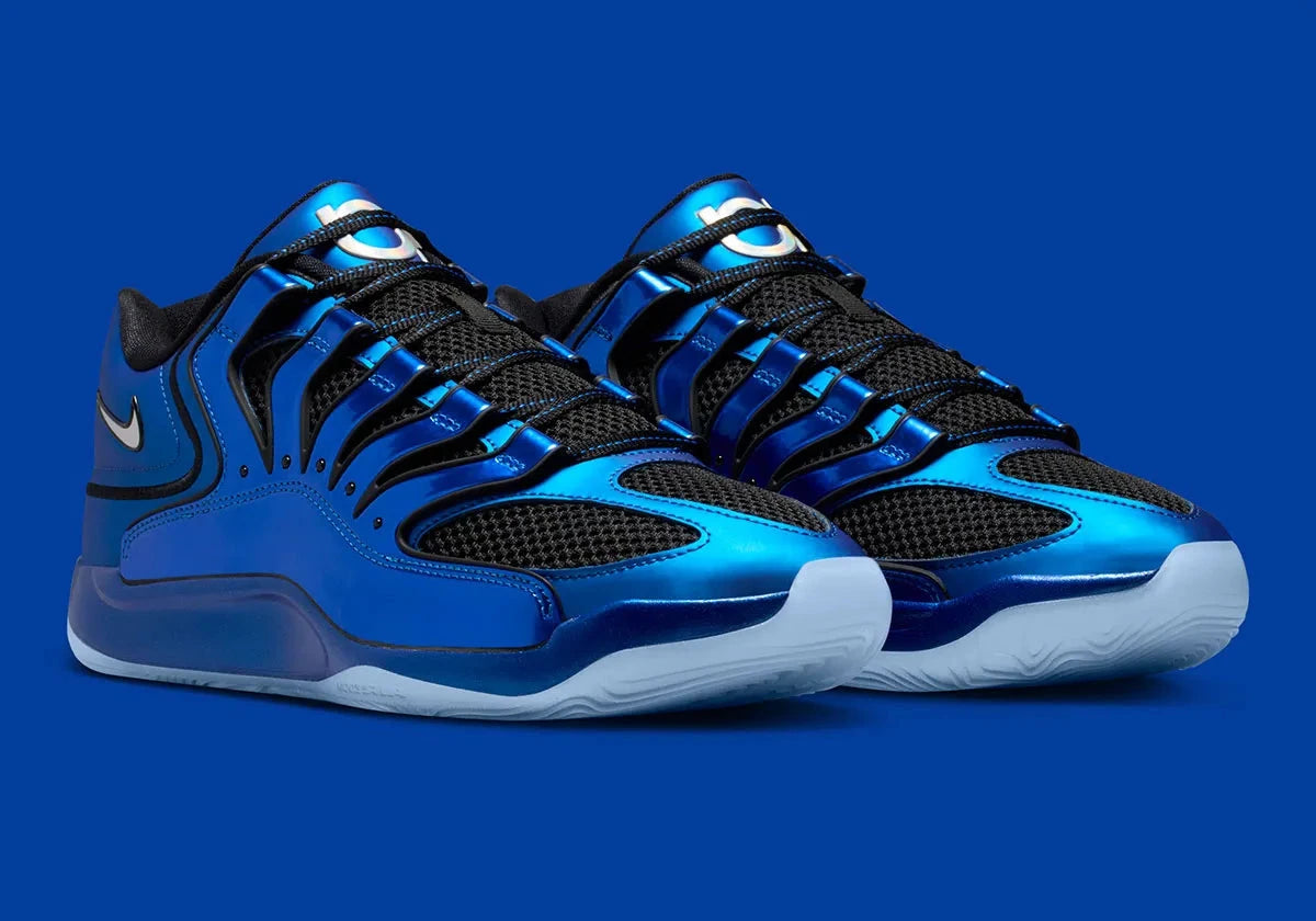 Sneaker de basketball Nike KD 18 International Blue en mesh technique avec amorti Zoom Air et semelle à traction multidirectionnelle.