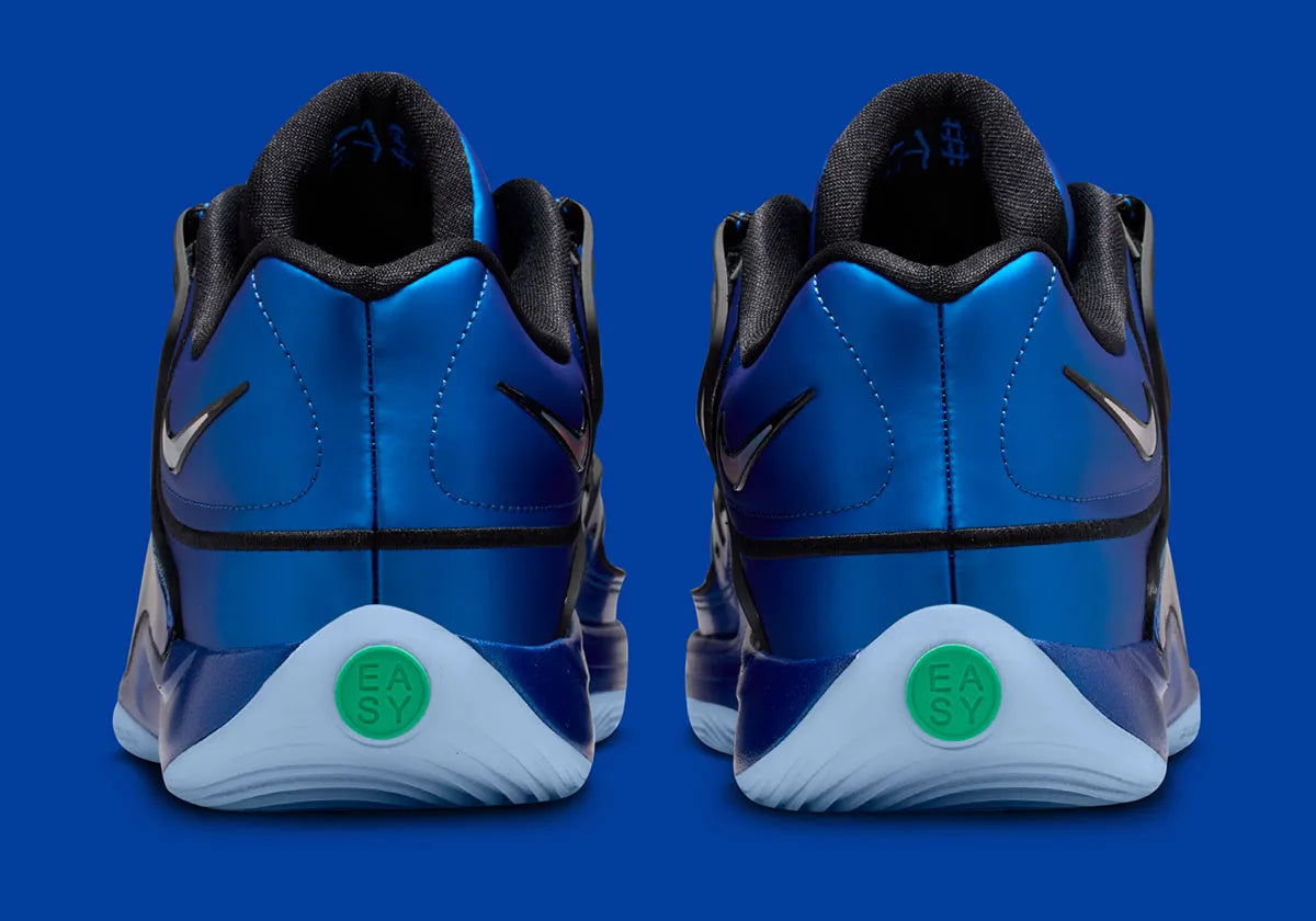 Sneaker de basketball Nike KD 18 International Blue en mesh technique avec amorti Zoom Air et semelle à traction multidirectionnelle.
