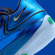 Sneaker de basketball Nike KD 18 International Blue en mesh technique avec amorti Zoom Air et semelle à traction multidirectionnelle.