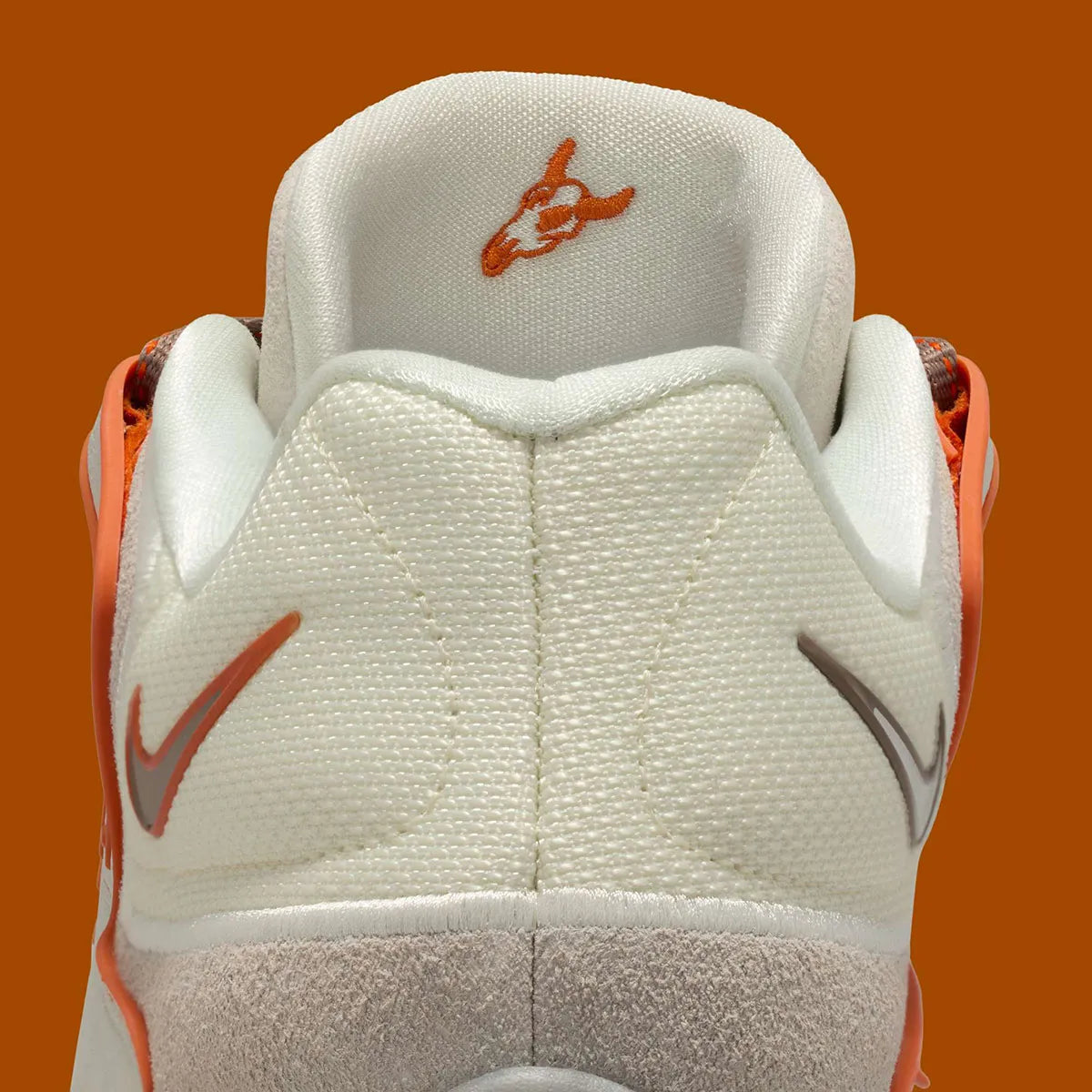 Sneaker de basketball Nike KD 18 Rise en mesh technique multicouche avec amorti Zoom Air et semelle à traction multidirectionnelle.