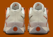 Sneaker de basketball Nike KD 18 Rise en mesh technique multicouche avec amorti Zoom Air et semelle à traction multidirectionnelle.