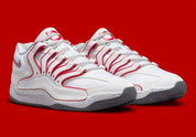 Sneaker de basketball Nike KD 18 White University Red en mesh technique multicouche avec amorti Zoom Air et semelle à traction multidirectionnelle.