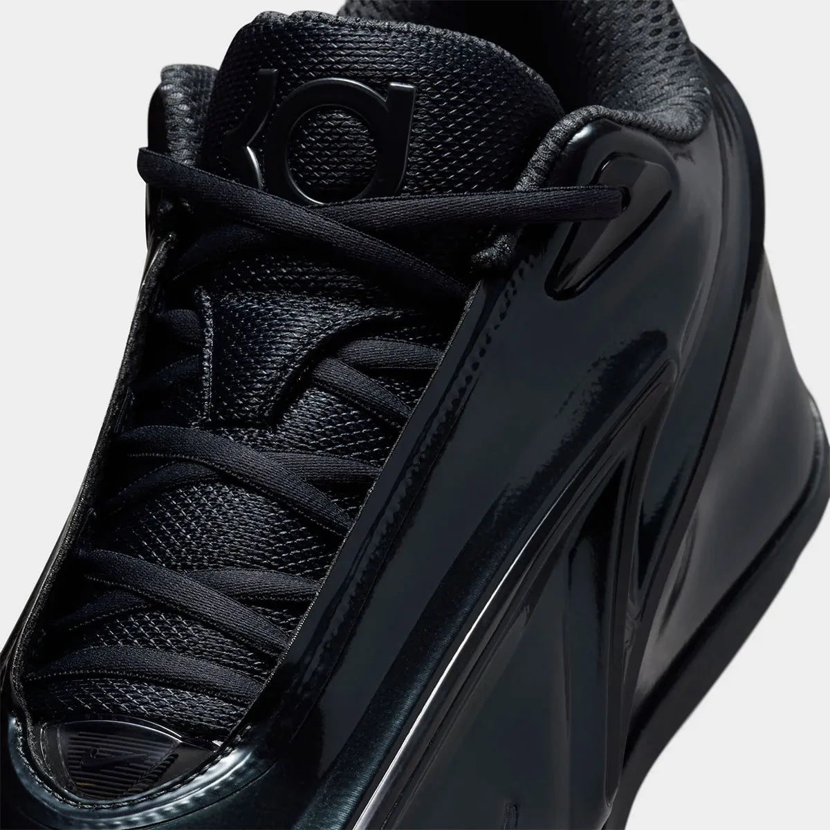 Nike KD 19 Candy Paint Black, chaussure de basketball signature Kevin Durant à dominante noire avec détails Candy Paint et silhouette performance.