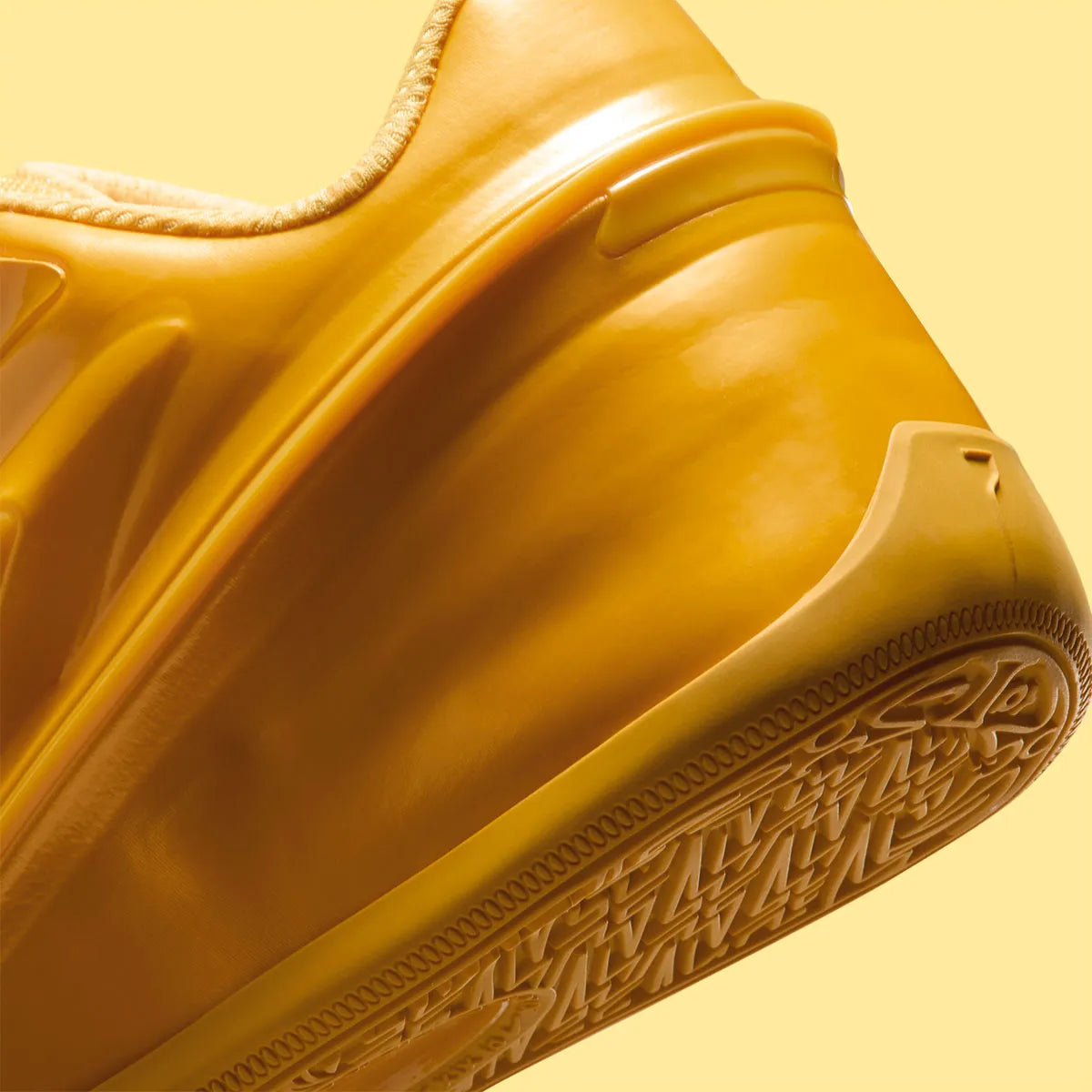 Nike KD 19 Butter Candy, chaussure de basketball signature Kevin Durant au coloris Butter Candy avec silhouette technique orientée performance.