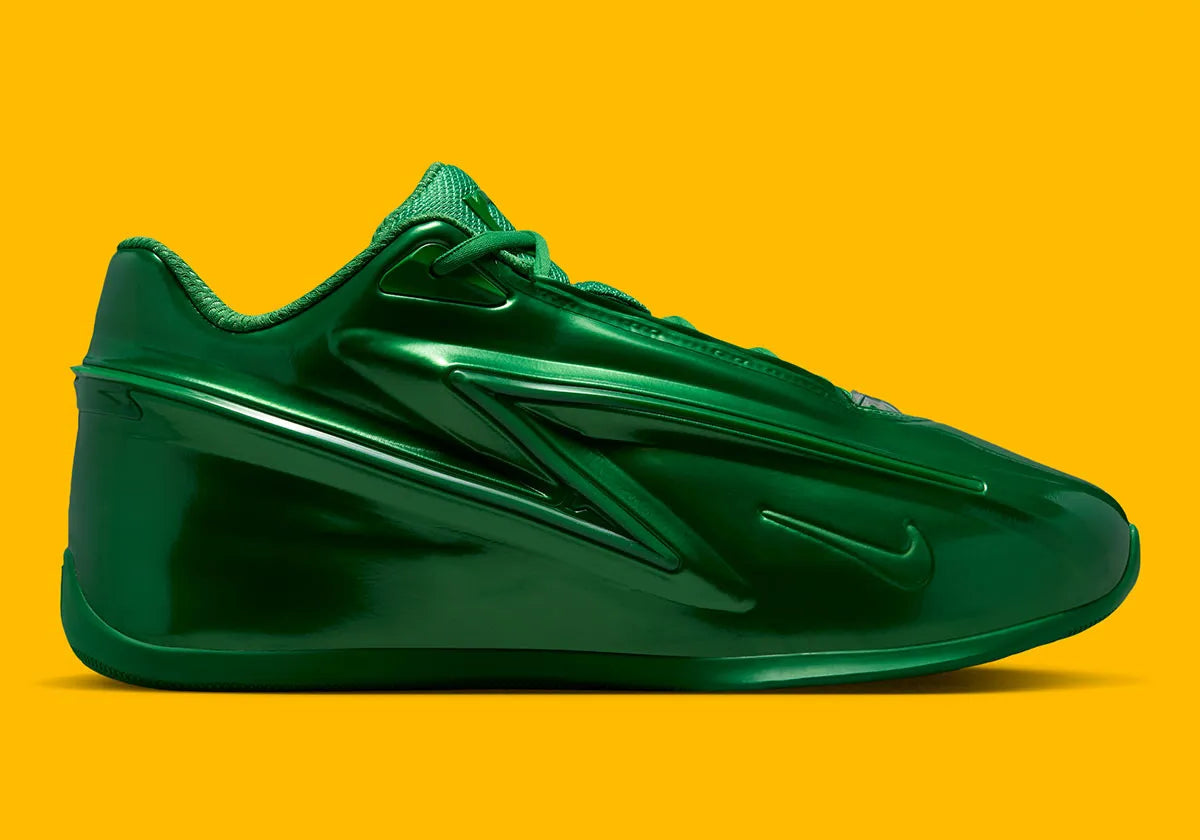 Nike KD 19 Candy Paint Green en Gorge Green et Stadium Green avec tige moulée brillante, détails University Gold et semelle basketball.