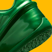 Nike KD 19 Candy Paint Green en Gorge Green et Stadium Green avec tige moulée brillante, détails University Gold et semelle basketball.