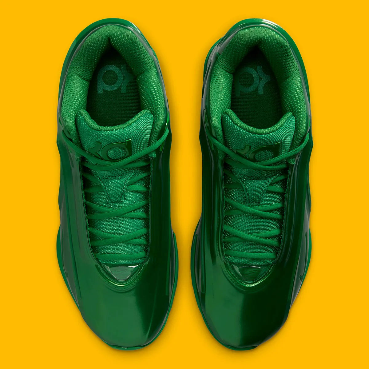 Nike KD 19 Candy Paint Green en Gorge Green et Stadium Green avec tige moulée brillante, détails University Gold et semelle basketball.