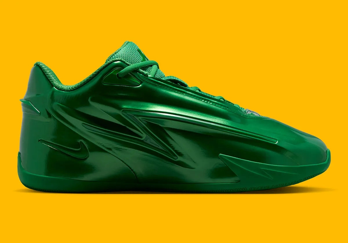 Nike KD 19 Candy Paint Green en Gorge Green et Stadium Green avec tige moulée brillante, détails University Gold et semelle basketball.