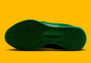 Nike KD 19 Candy Paint Green en Gorge Green et Stadium Green avec tige moulée brillante, détails University Gold et semelle basketball.