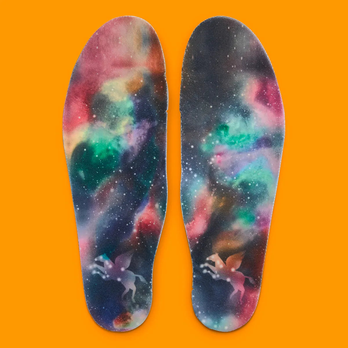 Nike KD 4 Galaxy 2024 avec tige Hyperfuse argent métallisé, accents Total Orange, sangle de maintien, écussons spatiaux et semelle extérieure phosphorescente
