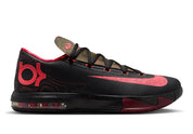 Nike KD 6 Meteorology 2026 à tige synthétique multicolore avec motifs météorologiques, unité Zoom à l’avant-pied, Max Air visible au talon et semelle adhérente.