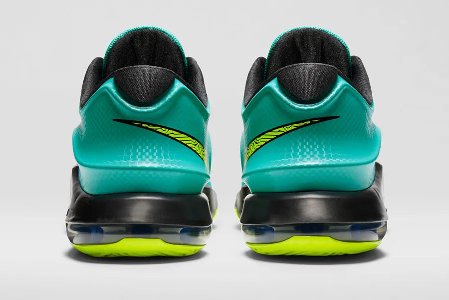 Sneaker de basketball Nike KD 7 Uprising en mesh technique avec sangle de maintien, unité Zoom Air intégrale et semelle à traction multidirectionnelle.