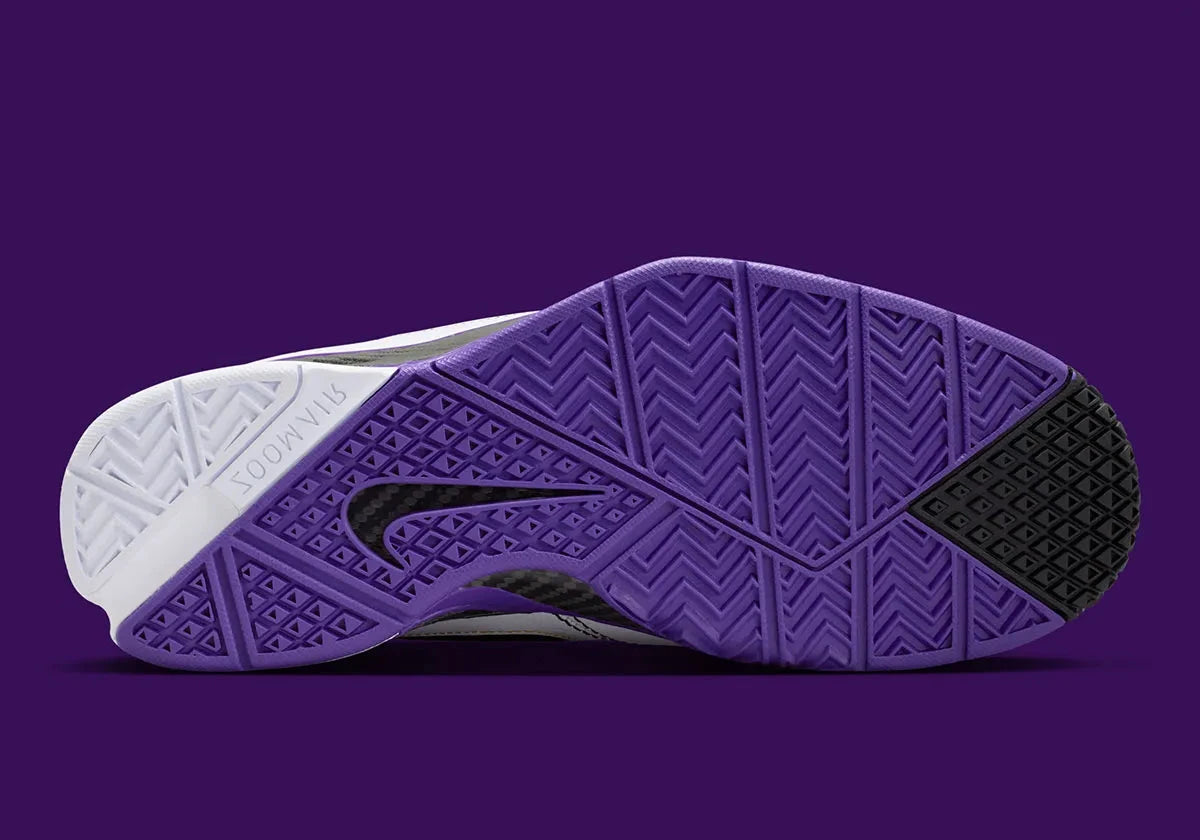 Vue sur la semelle de la Sneakers Nike Kobe 1 Protro 81 Pt Game 2026 en matériaux premium avec design inspiré du match historique 81 points et amorti réactif. 