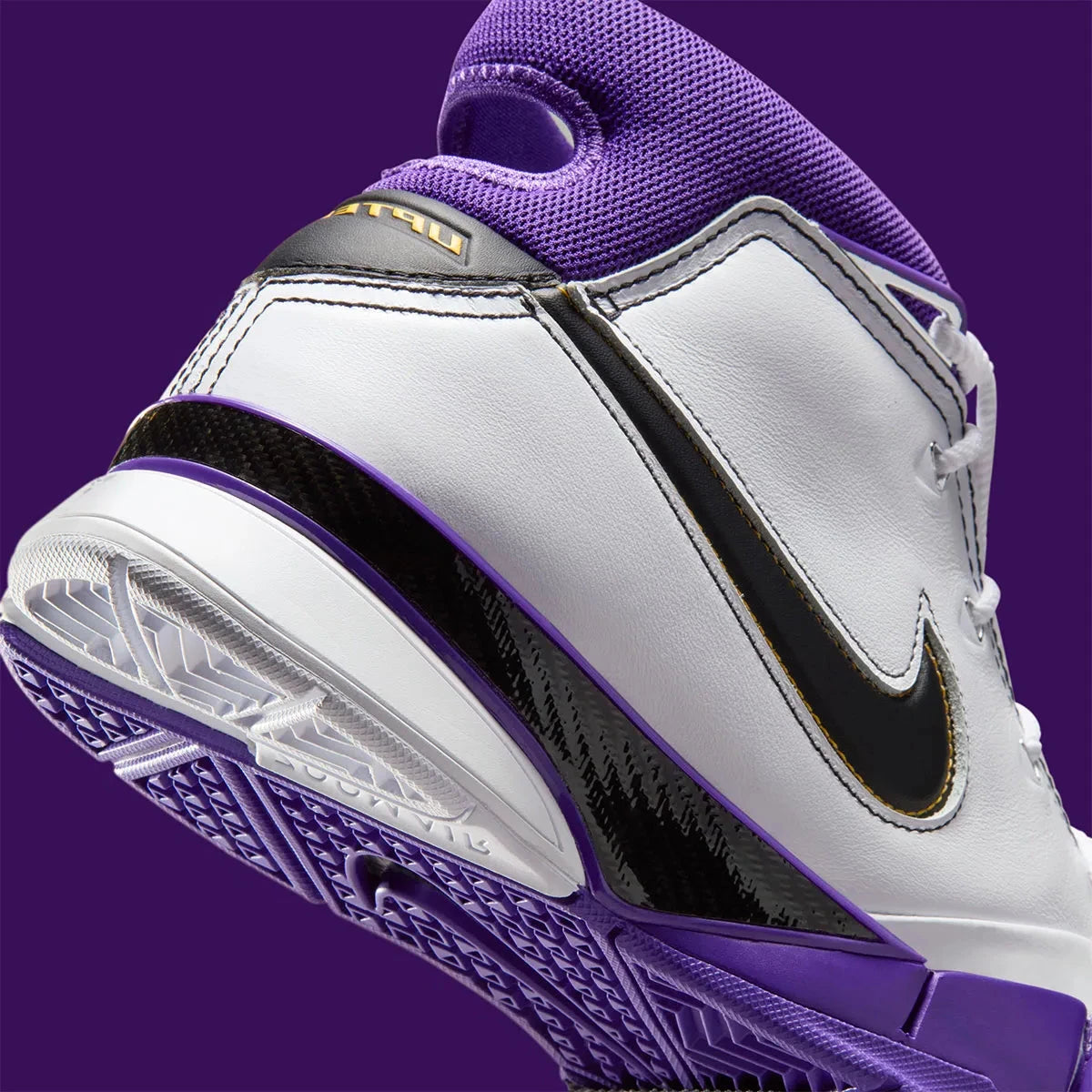 Vue zoomée sur les détails arrières de la sneakers Nike Kobe 1 Protro 81 Pt Game 2026 en matériaux premium avec design inspiré du match historique 81 points et amorti réactif 