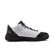 Nike Kobe 3 Low Protro blanche noire et dorée en mesh technique avec amorti Zoom Air et détails Metallic Gold premium. vue de profil intérieur
