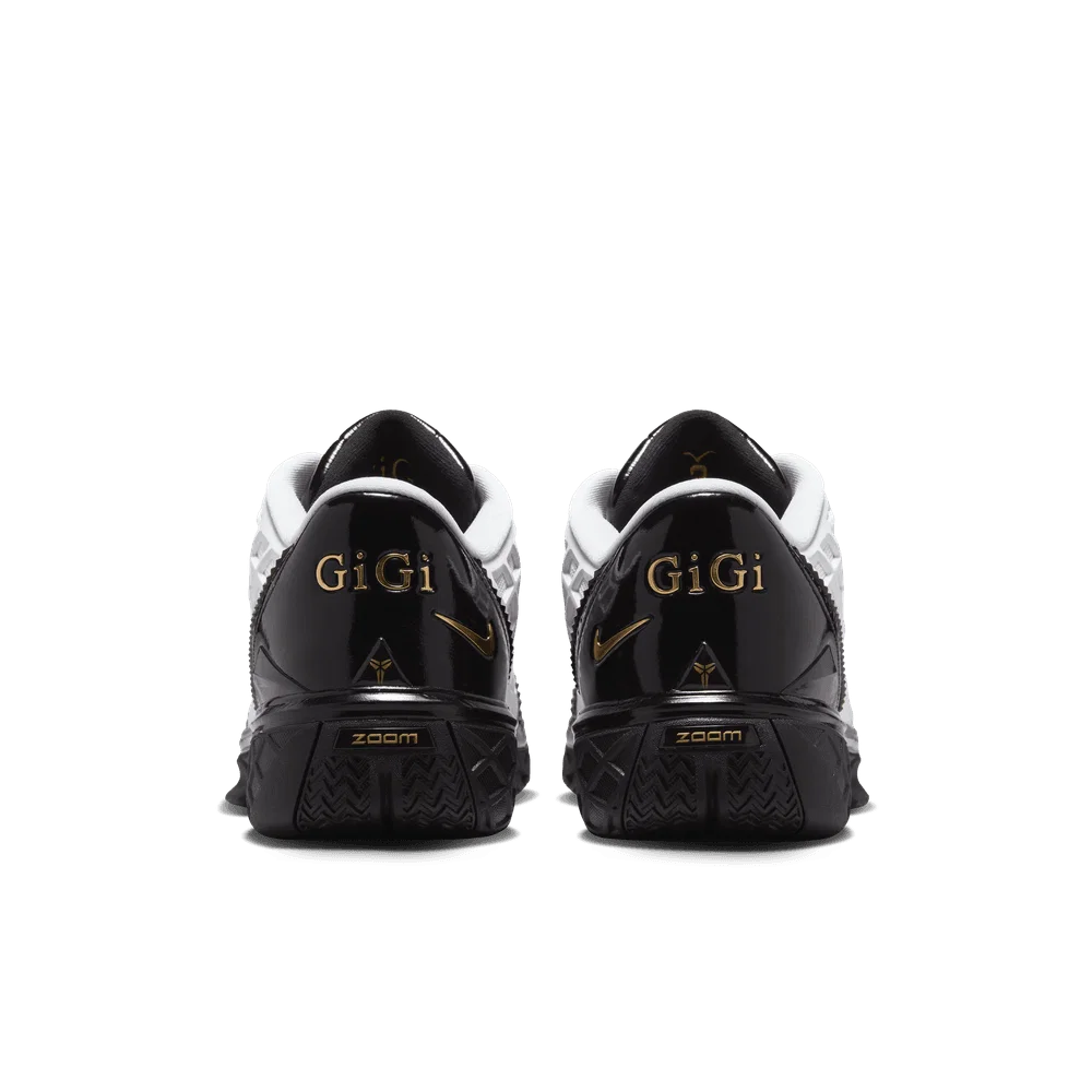 Nike Kobe 3 Low Protro blanche noire et dorée en mesh technique avec amorti Zoom Air et détails Metallic Gold premium. vue arrière de la chaussure