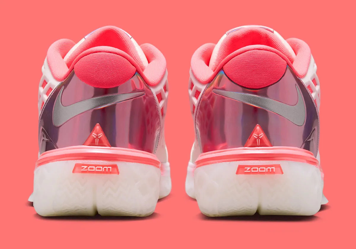 Nike Kobe 3 Low Protro WNBA All-Star 2026 en coloris Sail et Hot Punch, chaussures de basketball signature Kobe Bryant avec technologie Protro et silhouette basse.