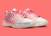 Nike Kobe 3 Low Protro WNBA All-Star 2026 en coloris Sail et Hot Punch, chaussures de basketball signature Kobe Bryant avec technologie Protro et silhouette basse.