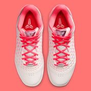Nike Kobe 3 Low Protro WNBA All-Star 2026 en coloris Sail et Hot Punch, chaussures de basketball signature Kobe Bryant avec technologie Protro et silhouette basse.