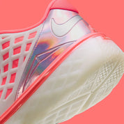 Nike Kobe 3 Low Protro WNBA All-Star 2026 en coloris Sail et Hot Punch, chaussures de basketball signature Kobe Bryant avec technologie Protro et silhouette basse.