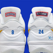 Nike Kobe 4 Draft Day Pack White Glacier Blue (GS) avec tige en mesh respirant et matières synthétiques blanches et Glacier Blue, silhouette basse de basketball et semelle extérieure en caoutchouc.