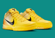 CHAUSSURE KOBE 4, COULEUR JAUNE DE CHEZ NIKE SORTIE EN ETE 2025, LA PAIRE EST PARFAITE POUR LE BASKET BALL, VUE DE COTE