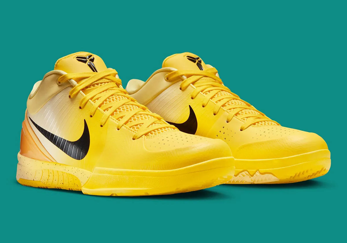 CHAUSSURE KOBE 4, COULEUR JAUNE DE CHEZ NIKE SORTIE EN ETE 2025, LA PAIRE EST PARFAITE POUR LE BASKET BALL, VUE DE COTE