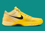 CHAUSSURE KOBE 4, COULEUR JAUNE DE CHEZ NIKE SORTIE EN ETE 2025, LA PAIRE EST PARFAIRE POUR LE BASKET BALL, VUE DE COTE INTERIEUR 